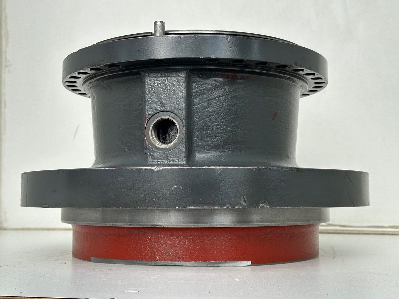 Liebherr Abtriebswellengehäuse ID-Nr.90021076. SAT325A296 - SAT325/294. R934-1550, R936, R938-1650, R940, R945-1866, R946, R950. #90021076.27.10# - Svingmotor for Entreprenørmaskin: billede 2 Liebherr Abtriebswellengehäuse ID-Nr.90021076. SAT325A296 - SAT325/294. R934-1550, R936, R938-1650, R940, R945-1866, R946, R950. #90021076.27.10# - Svingmotor for Entreprenørmaskin: billede 2