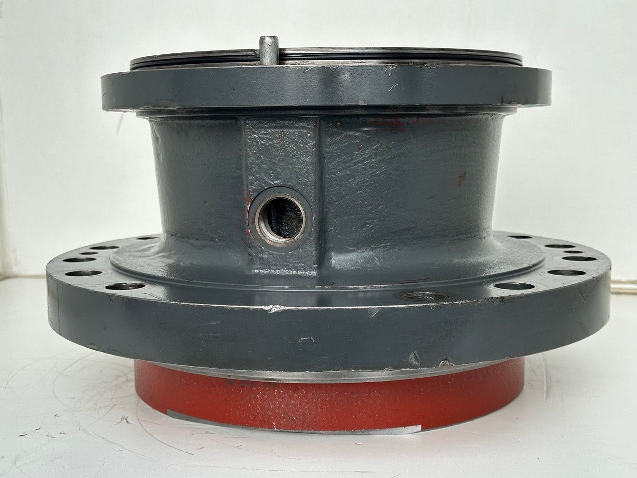 Liebherr Abtriebswellengehäuse ID-Nr.90021076. SAT325A296 - SAT325/294. R934-1550, R936, R938-1650, R940, R945-1866, R946, R950. #90021076.27.10# - Svingmotor for Entreprenørmaskin: billede 1 Liebherr Abtriebswellengehäuse ID-Nr.90021076. SAT325A296 - SAT325/294. R934-1550, R936, R938-1650, R940, R945-1866, R946, R950. #90021076.27.10# - Svingmotor for Entreprenørmaskin: billede 1