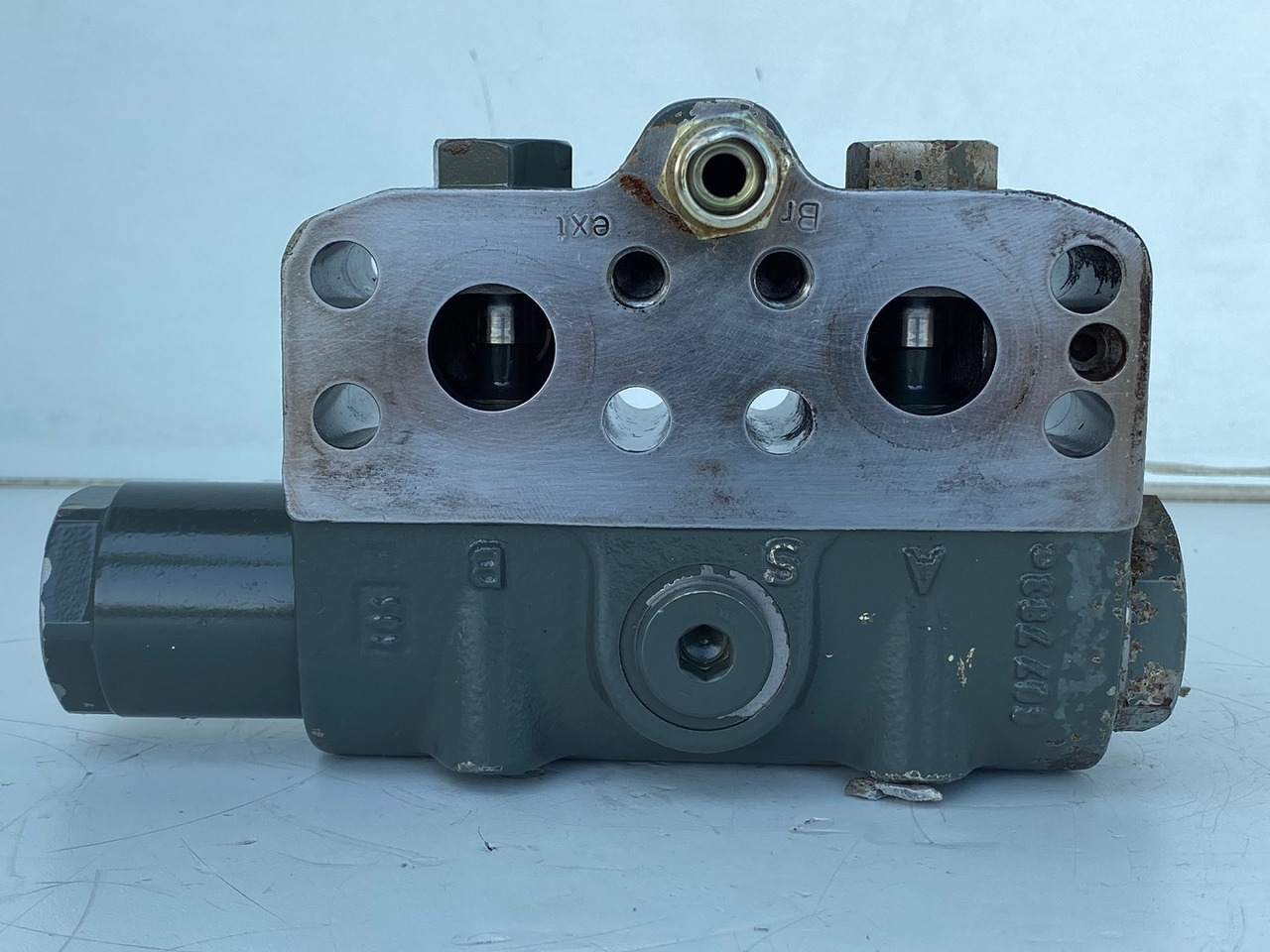 Liebherr Bremsventil ID-Nr.10471957. LOS914, LOS924, R902, R904, R912, R914, R922, R924, R924 COMP, R924 COMPA. #STM20.05## - Slutdrev for Bæltegravemaskine: billede 3 Liebherr Bremsventil ID-Nr.10471957. LOS914, LOS924, R902, R904, R912, R914, R922, R924, R924 COMP, R924 COMPA. #STM20.05## - Slutdrev for Bæltegravemaskine: billede 3