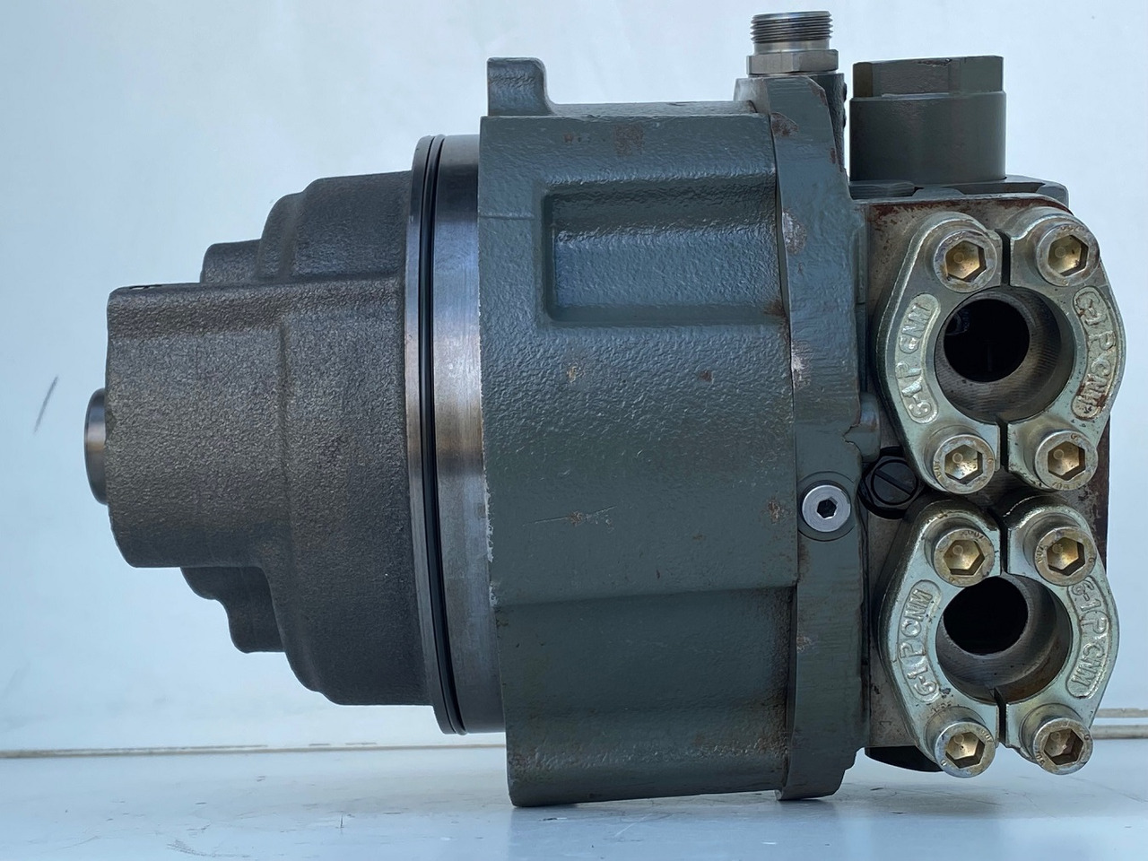 Liebherr Hydraulikeinbaumotor CMVE O 108. ID-Nr.10118562 - ID-Nr.10132610 - ID-Nr.10129048. LOS1916, LOS916, LOS926, R906, R916, R918, R920, R922, R924, R926COMP, R926, R936. #27979# - Hydraulisk motor for Bæltegravemaskine: billede 3 Liebherr Hydraulikeinbaumotor CMVE O 108. ID-Nr.10118562 - ID-Nr.10132610 - ID-Nr.10129048. LOS1916, LOS916, LOS926, R906, R916, R918, R920, R922, R924, R926COMP, R926, R936. #27979# - Hydraulisk motor for Bæltegravemaskine: billede 3