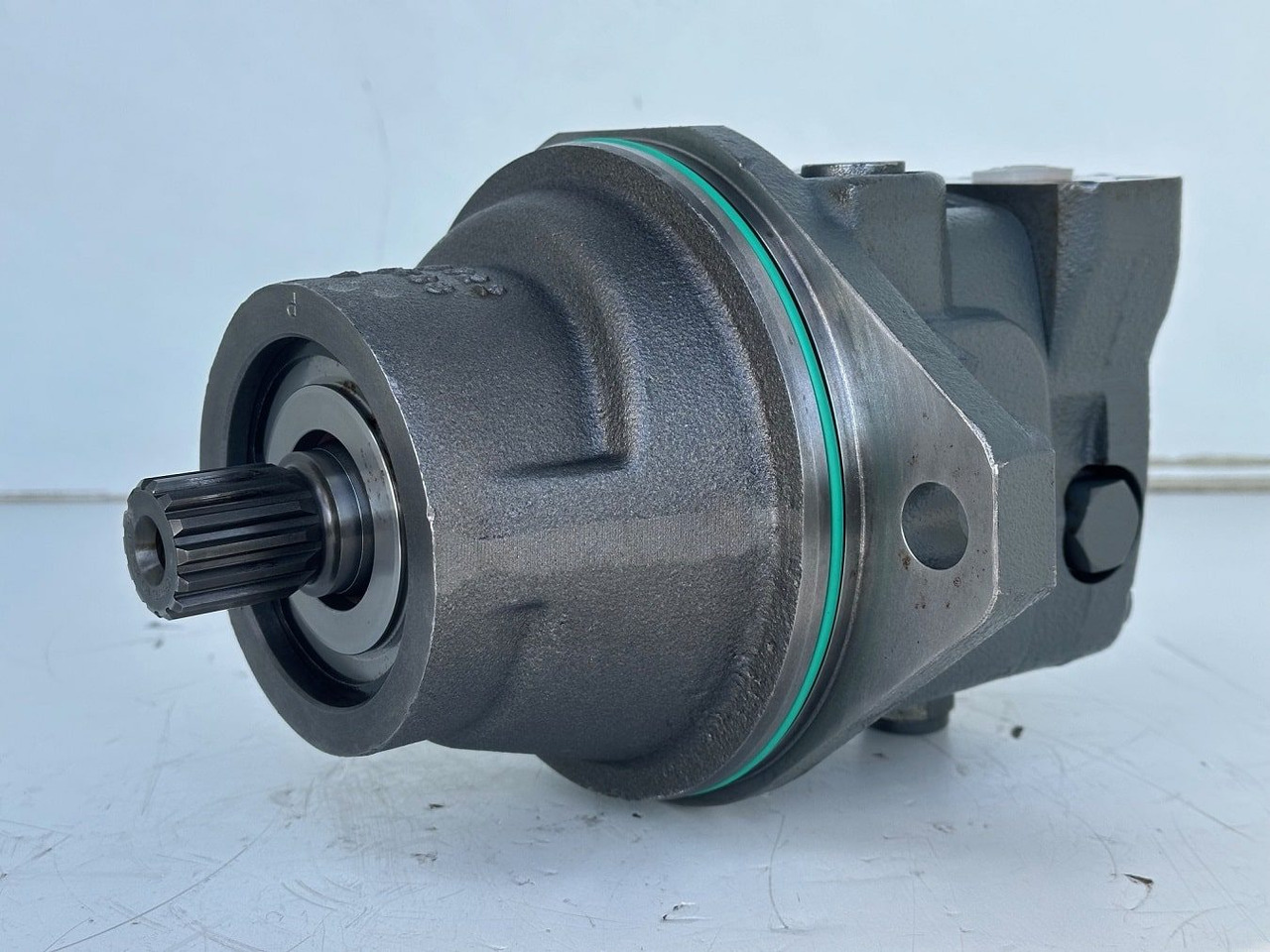 Liebherr Hydraulikeinbaumotor FMF045, ID-Nr.10132702. A924,LH30C,LH30M,LH35M,LH35MT,LH40C,LH40CP,LH40M,LH40MP,LH50CHR,LH50M,LH50MHR,LH50MT. #23.12.01074# - Hydraulisk motor for Hjulgravemaskine: billede 3 Liebherr Hydraulikeinbaumotor FMF045, ID-Nr.10132702. A924,LH30C,LH30M,LH35M,LH35MT,LH40C,LH40CP,LH40M,LH40MP,LH50CHR,LH50M,LH50MHR,LH50MT. #23.12.01074# - Hydraulisk motor for Hjulgravemaskine: billede 3