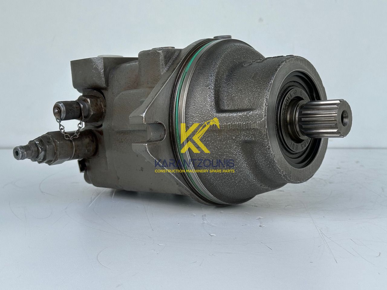 Liebherr Hydraulikeinbaumotor Typ:FMF058, ID-Nr.10122576 - ID-Nr.10145827 - ID-Nr.11371069. LOS1906, P924 COMP , R906, R906 PROTO, R916, R922, R924, R924 COMP, R926 COMP, R926 K LC. #11371069.08604# - Hydraulisk motor for Bæltegravemaskine: billede 2 Liebherr Hydraulikeinbaumotor Typ:FMF058, ID-Nr.10122576 - ID-Nr.10145827 - ID-Nr.11371069. LOS1906, P924 COMP , R906, R906 PROTO, R916, R922, R924, R924 COMP, R926 COMP, R926 K LC. #11371069.08604# - Hydraulisk motor for Bæltegravemaskine: billede 2