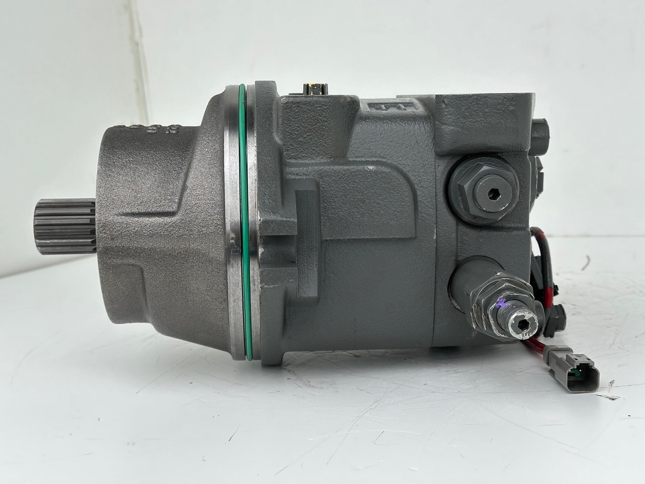 Liebherr Hydraulikeinbaumotor Typ:FMF058. ID-Nr.12483261. SAT275/266. R926 K-LC-1565, R926 K-LC-1827, R930 T-1980. #12483261.00573# - Hydraulisk motor for Bæltegravemaskine: billede 5 Liebherr Hydraulikeinbaumotor Typ:FMF058. ID-Nr.12483261. SAT275/266. R926 K-LC-1565, R926 K-LC-1827, R930 T-1980. #12483261.00573# - Hydraulisk motor for Bæltegravemaskine: billede 5