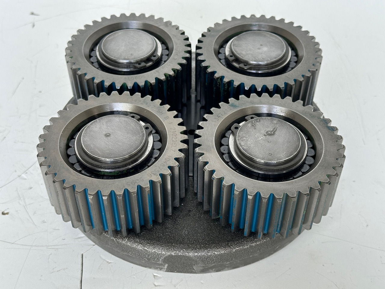 Liebherr Planetenträger ID-Nr.944306303 mit Planetenrad ID-Nr.13472127. A914 B,A914 C,A924,LH30,LH35,A932,A934,P924 C,E932,P914,P924 COMP,R906,R914,R916,R924,R926,R932,R934,R944. #944306303.23.03# - Svingmotor for Entreprenørmaskin: billede 1 Liebherr Planetenträger ID-Nr.944306303 mit Planetenrad ID-Nr.13472127. A914 B,A914 C,A924,LH30,LH35,A932,A934,P924 C,E932,P914,P924 COMP,R906,R914,R916,R924,R926,R932,R934,R944. #944306303.23.03# - Svingmotor for Entreprenørmaskin: billede 1