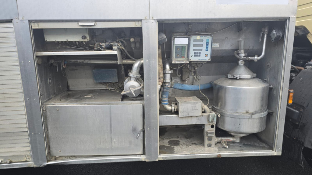 Mercedes Benz 1824 4x2 (Nr. 6217) - Tankbil: billede 2 Mercedes Benz 1824 4x2 (Nr. 6217) - Tankbil: billede 2