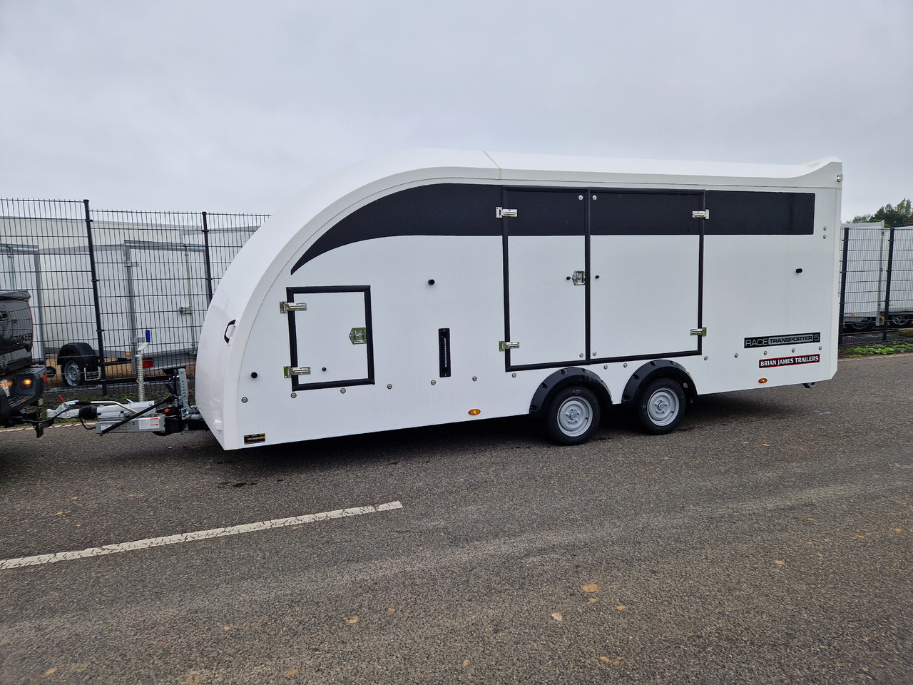 BJT Race Transporter 5 550x212x189cm weiß Lichtpaket Showlicht ASR 3500kg Januar Aktion - Salgsvogn: billede 3 BJT Race Transporter 5 550x212x189cm weiß Lichtpaket Showlicht ASR 3500kg Januar Aktion - Salgsvogn: billede 3