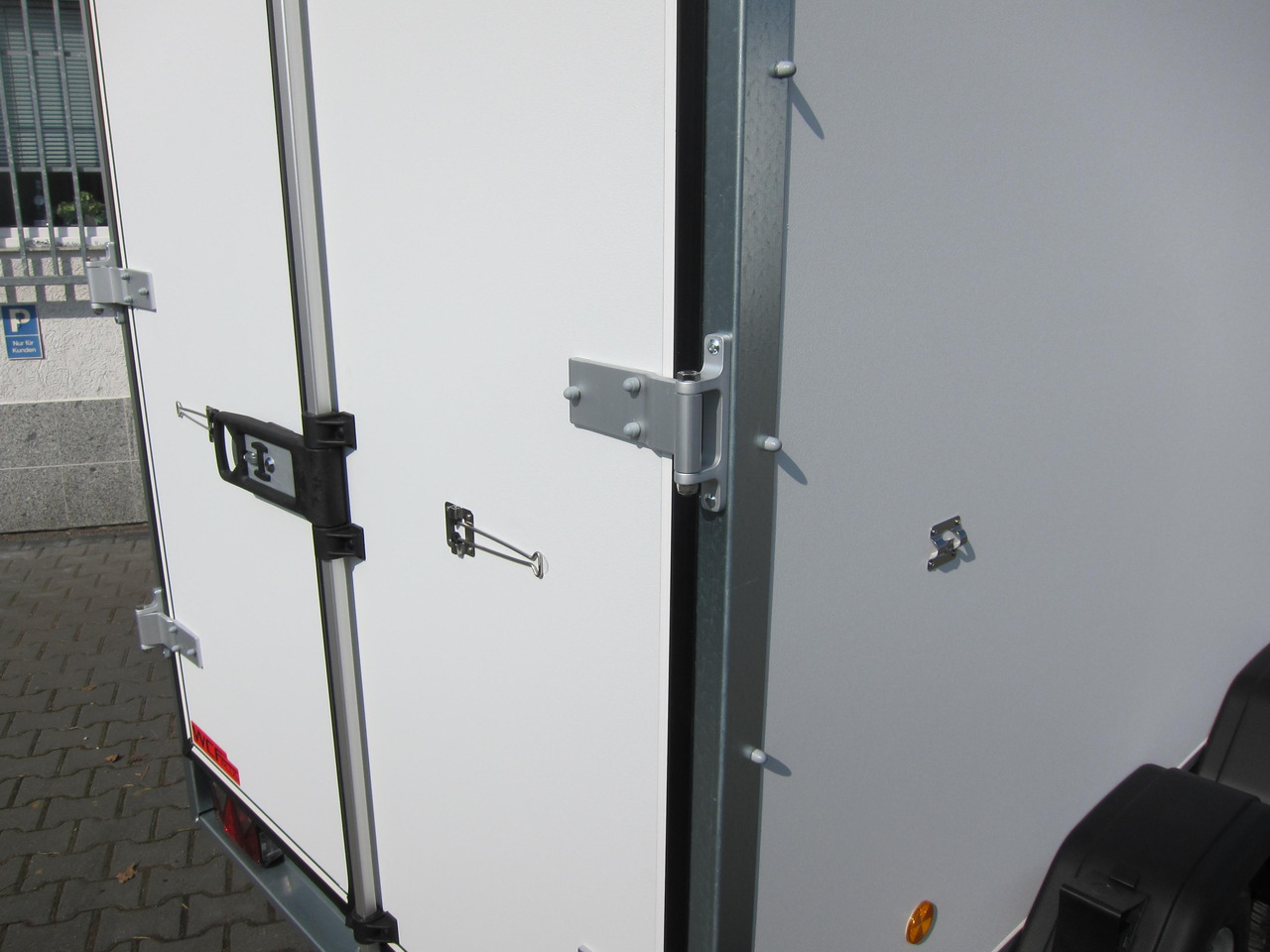 Böckmann Koffer KT 3015/20 H weiß 301x150x202cm (M) 2000kg WCF 100 km/H - Varevogn påhængsvogn: billede 5 Böckmann Koffer KT 3015/20 H weiß 301x150x202cm (M) 2000kg WCF 100 km/H - Varevogn påhængsvogn: billede 5