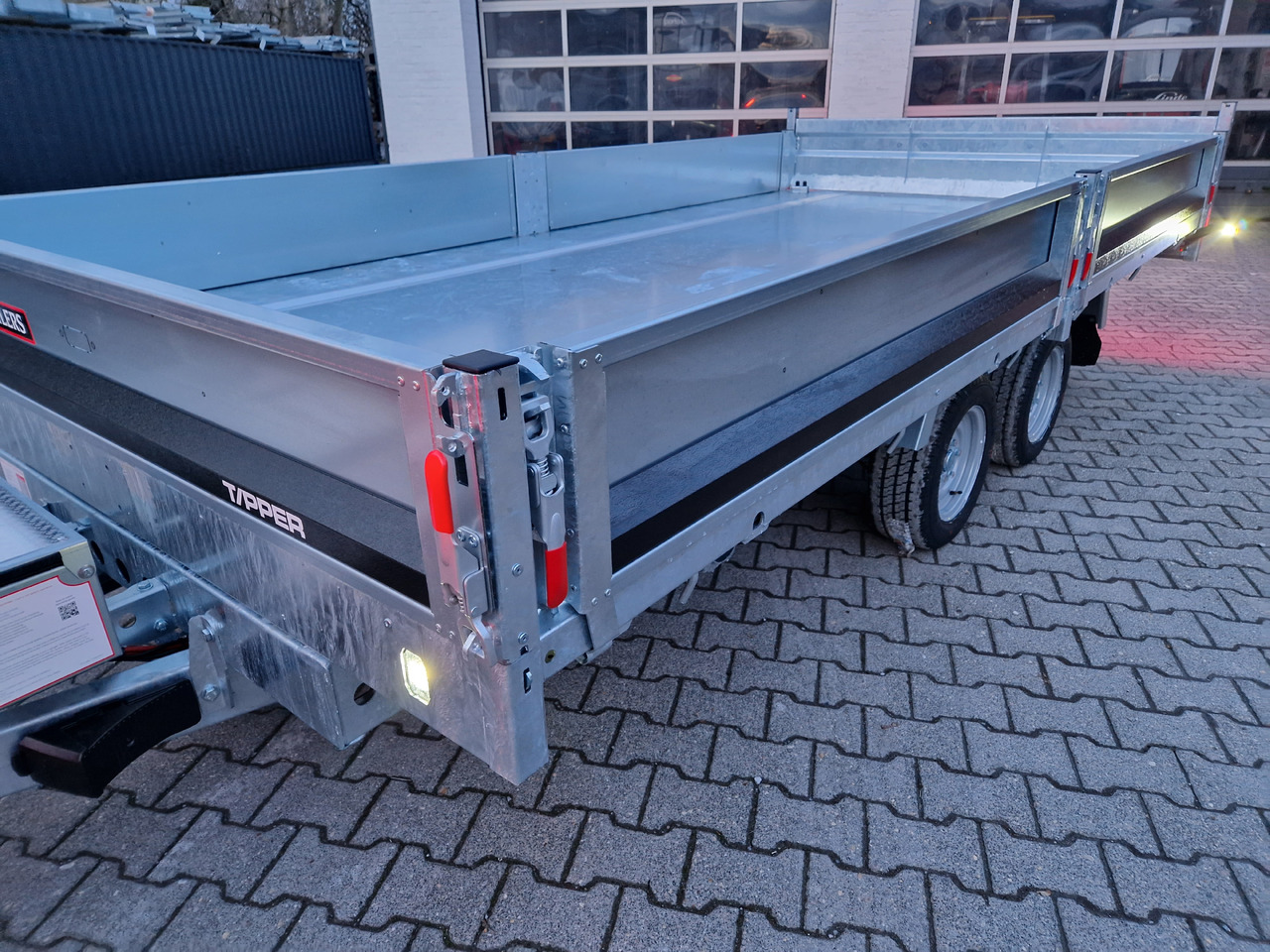 Brian James Trailer CarGO Tipper 400x200x30cm elektro Pendelklappe blackline LED 3500kg Tandem - Tipvogn påhængsvogn: billede 5 Brian James Trailer CarGO Tipper 400x200x30cm elektro Pendelklappe blackline LED 3500kg Tandem - Tipvogn påhængsvogn: billede 5