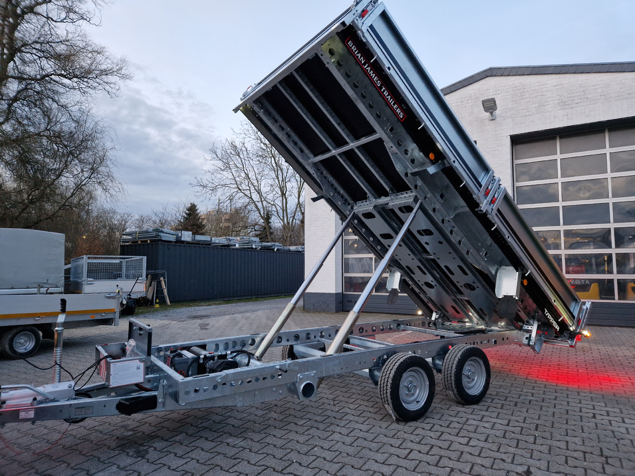 Brian James Trailer CarGO Tipper 400x200x30cm elektro Pendelklappe blackline LED 3500kg Tandem - Tipvogn påhængsvogn: billede 3 Brian James Trailer CarGO Tipper 400x200x30cm elektro Pendelklappe blackline LED 3500kg Tandem - Tipvogn påhængsvogn: billede 3