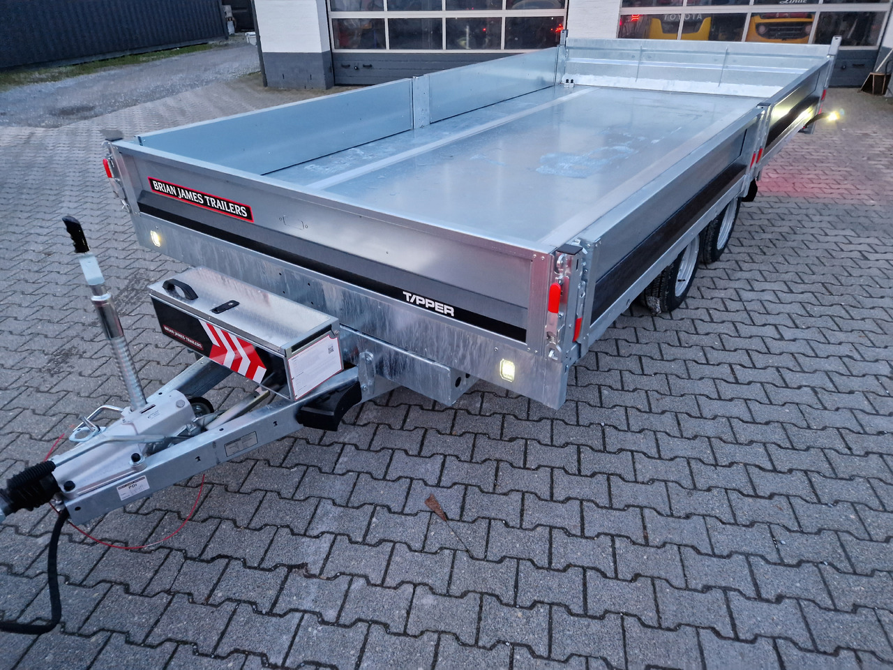 Brian James Trailer CarGO Tipper 400x200x30cm elektro Pendelklappe blackline LED 3500kg Tandem - Tipvogn påhængsvogn: billede 4 Brian James Trailer CarGO Tipper 400x200x30cm elektro Pendelklappe blackline LED 3500kg Tandem - Tipvogn påhængsvogn: billede 4