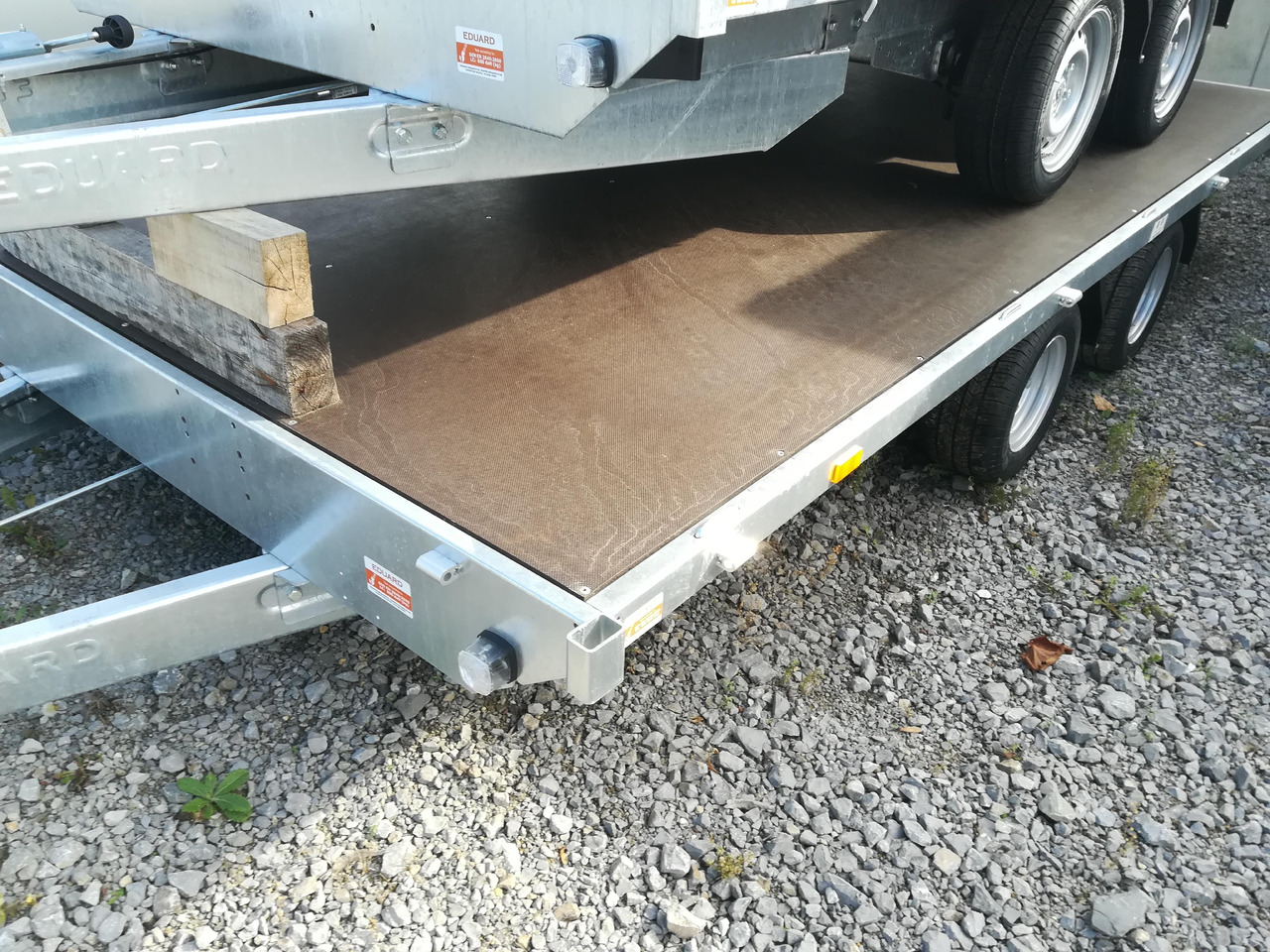 Hochlader 406x220cm flach niedrig Fahrgestell 10" LFH 56cm (XL+) 3000kg - Ladtrailer: billede 2 Hochlader 406x220cm flach niedrig Fahrgestell 10" LFH 56cm (XL+) 3000kg - Ladtrailer: billede 2