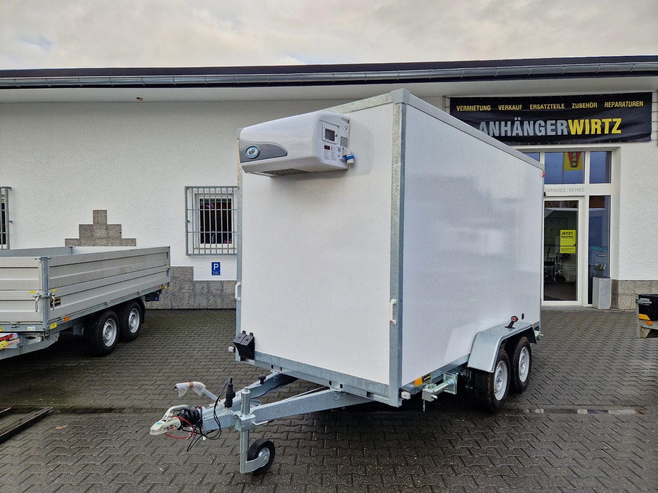 Kargo CoolBoxx FK2736HT 355x162x198cm 230V +Kühlung Govi Arktik 2000 (L) 2700kg - Kølevogn påhængsvogn: billede 1 Kargo CoolBoxx FK2736HT 355x162x198cm 230V +Kühlung Govi Arktik 2000 (L) 2700kg - Kølevogn påhængsvogn: billede 1