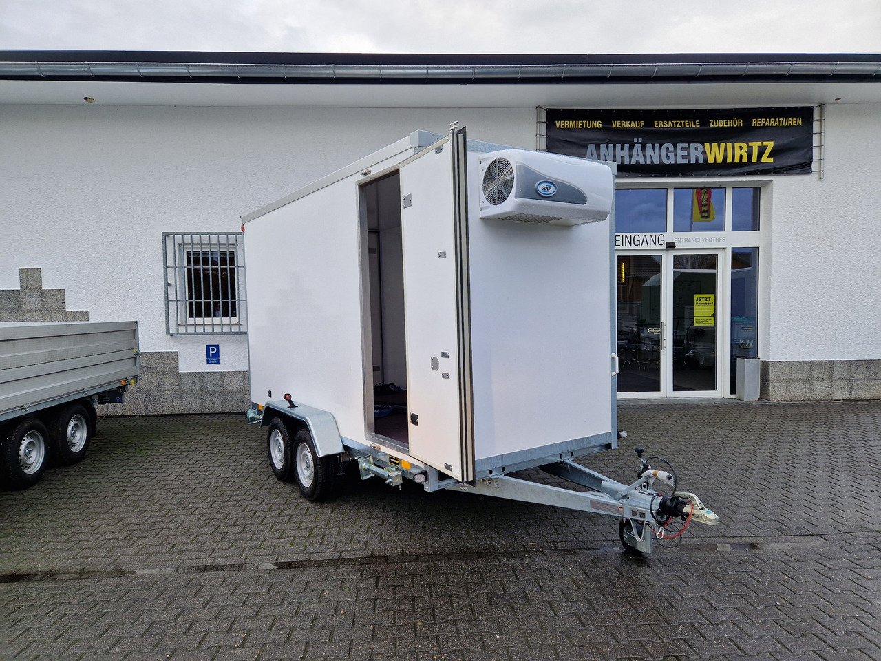 Kargo CoolBoxx FK2736HT 355x162x198cm Seitentür 230V +Kühler Govi Arktik 2000 100km/H 2700kg - Kølevogn påhængsvogn: billede 1 Kargo CoolBoxx FK2736HT 355x162x198cm Seitentür 230V +Kühler Govi Arktik 2000 100km/H 2700kg - Kølevogn påhængsvogn: billede 1