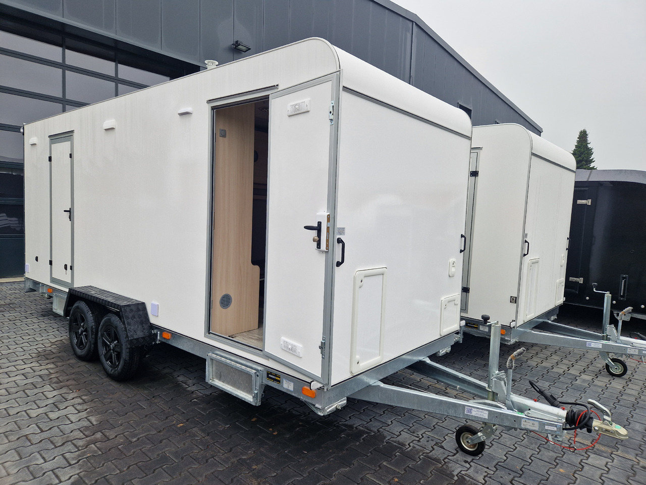 Koffer Sport Camp TFS 550.01 550x200x210cm Laderaum ST & Wohnabteil 2700kg - Campingvogn: billede 1 Koffer Sport Camp TFS 550.01 550x200x210cm Laderaum ST & Wohnabteil 2700kg - Campingvogn: billede 1