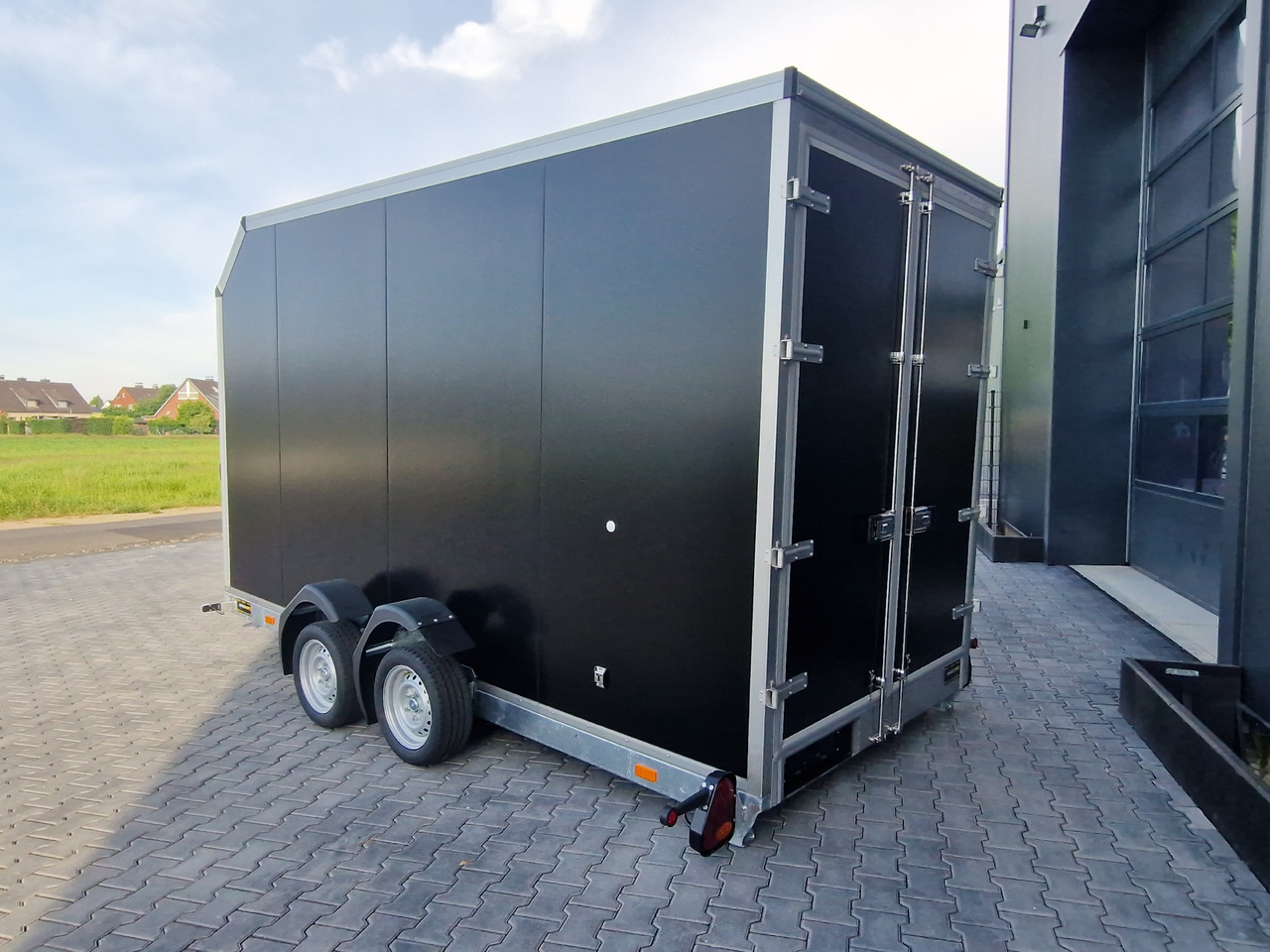 Kofferanhänger EasyLift L+ 3500 350x163x230cm black aerodynamisch 3500kg - Maskintrailer: billede 1 Kofferanhänger EasyLift L+ 3500 350x163x230cm black aerodynamisch 3500kg - Maskintrailer: billede 1