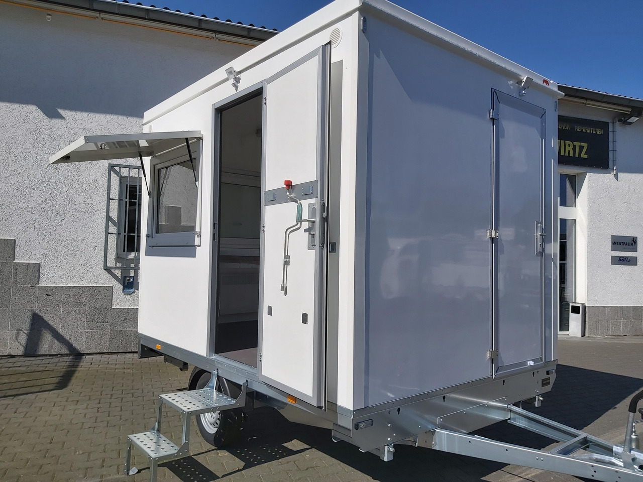 Mobiles Büro 310x220x220cm Tür + 3 Fenster + WC Raum (M) 1200kg - Salgsvogn: billede 1 Mobiles Büro 310x220x220cm Tür + 3 Fenster + WC Raum (M) 1200kg - Salgsvogn: billede 1