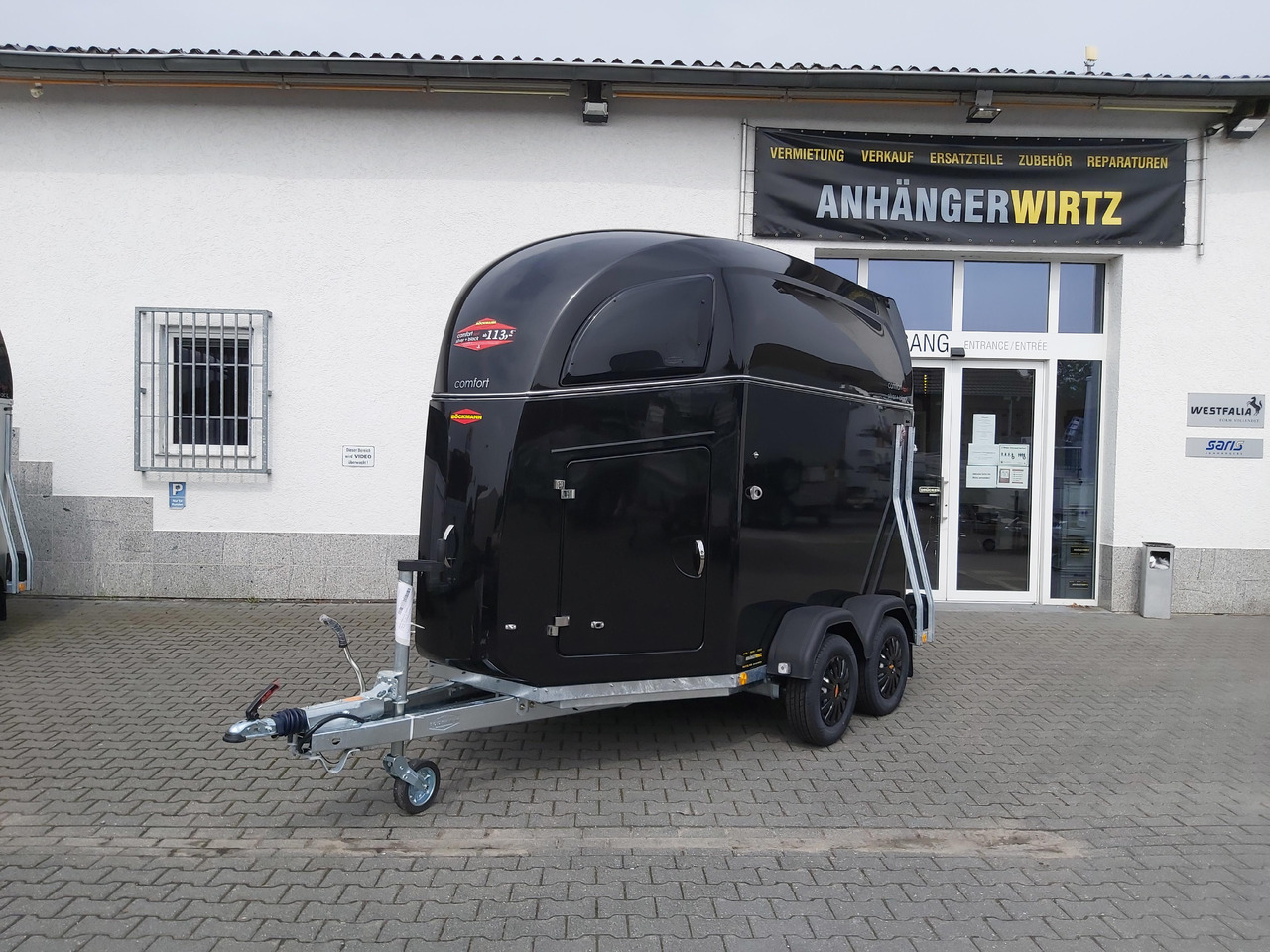 Pferdeanhänger Böckmann Comfort Esprit black Set Sattelkammer Trittschutz 100km/H 2400kg Modell 2024 - Hestetrailer: billede 2 Pferdeanhänger Böckmann Comfort Esprit black Set Sattelkammer Trittschutz 100km/H 2400kg Modell 2024 - Hestetrailer: billede 2