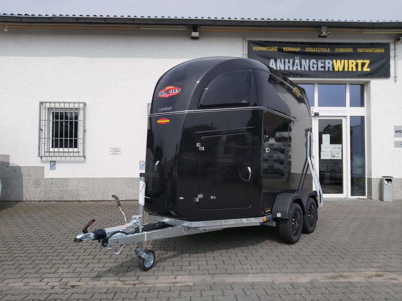 Pferdeanhänger Böckmann Comfort Esprit black Set Sattelkammer Trittschutz 100km/H 2400kg Modell 2024 - Hestetrailer: billede 1 Pferdeanhänger Böckmann Comfort Esprit black Set Sattelkammer Trittschutz 100km/H 2400kg Modell 2024 - Hestetrailer: billede 1