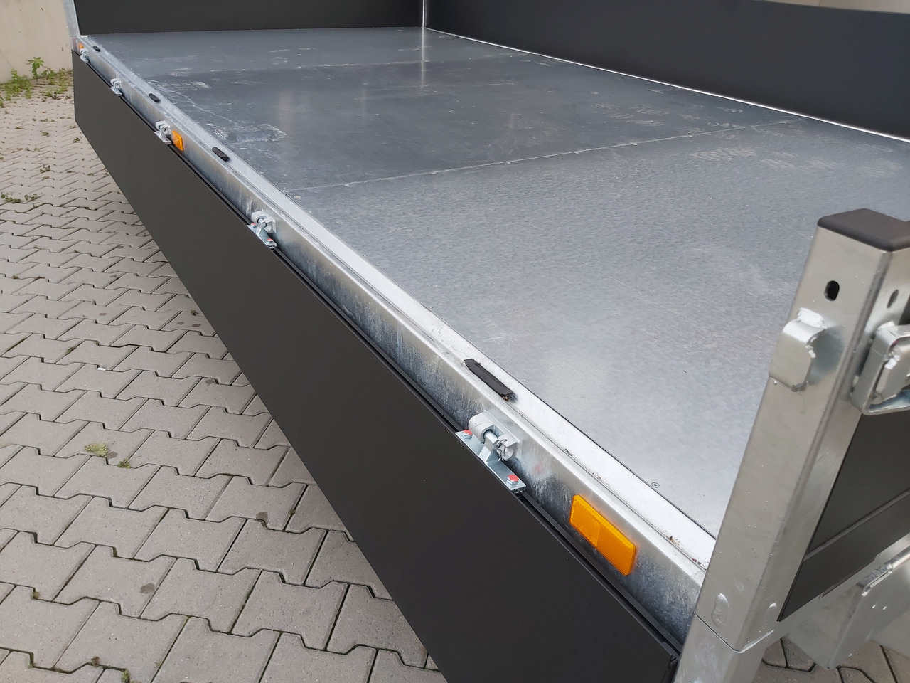 Saris Kipper K3 406 204 3500 2 HD E 406x204x35cm black Alu Auffahrrampen Stützen LED 3500kg - Tipvogn påhængsvogn: billede 3 Saris Kipper K3 406 204 3500 2 HD E 406x204x35cm black Alu Auffahrrampen Stützen LED 3500kg - Tipvogn påhængsvogn: billede 3