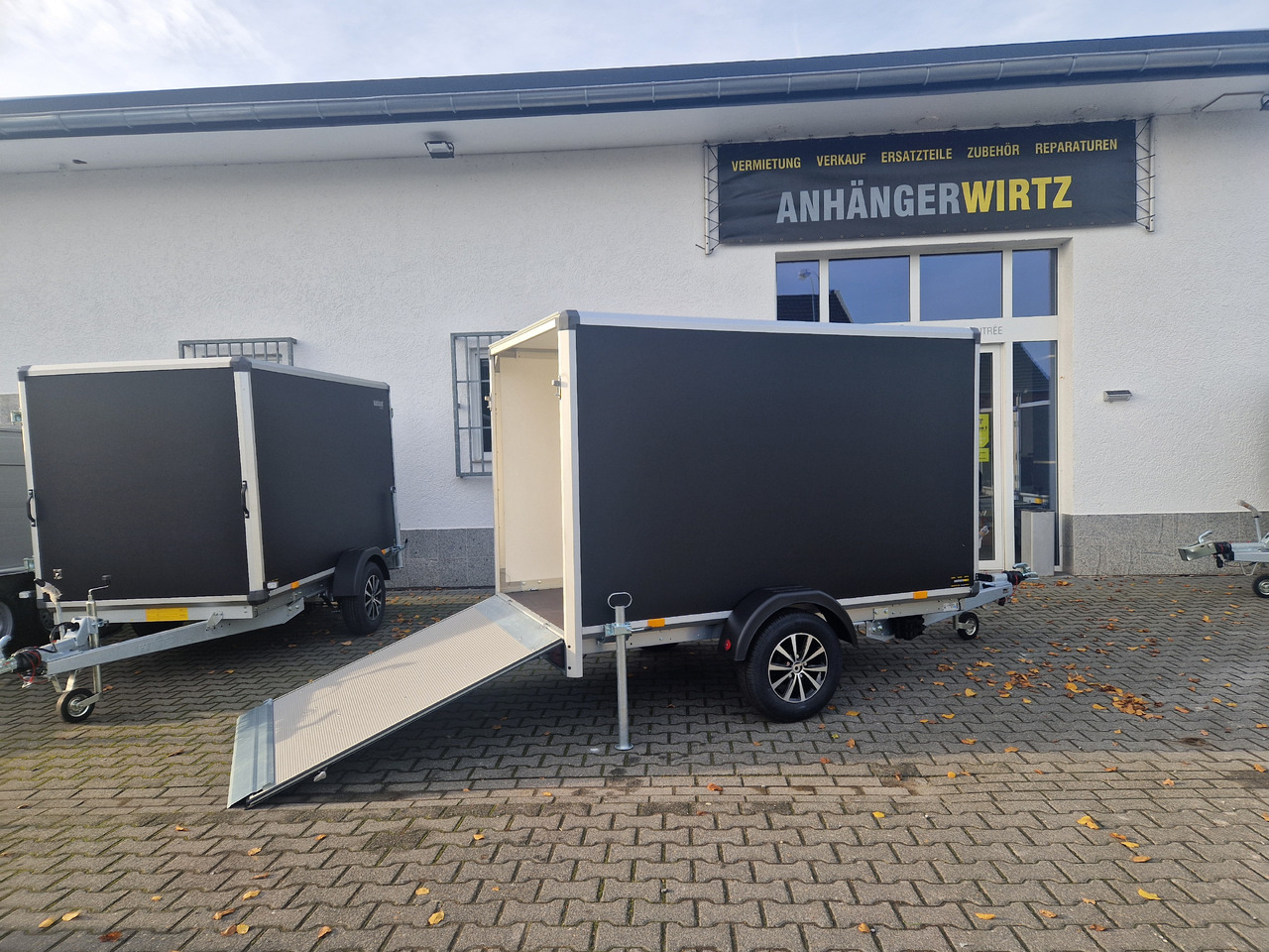 Variant C1315 C2 Edition black 258x148x157cm Alufelgen Heckrampe 1350kg 100km/H black deal - MC-trailer: billede 2 Variant C1315 C2 Edition black 258x148x157cm Alufelgen Heckrampe 1350kg 100km/H black deal - MC-trailer: billede 2