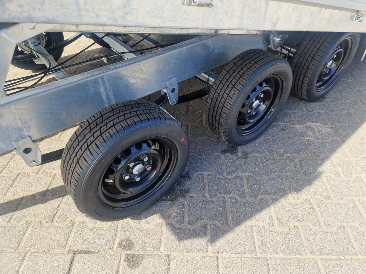 Variant Maschinentransporter 3543 UX Maxi Load LED Tridem Parabelfederung 3500kg - Tipvogn påhængsvogn: billede 2 Variant Maschinentransporter 3543 UX Maxi Load LED Tridem Parabelfederung 3500kg - Tipvogn påhængsvogn: billede 2