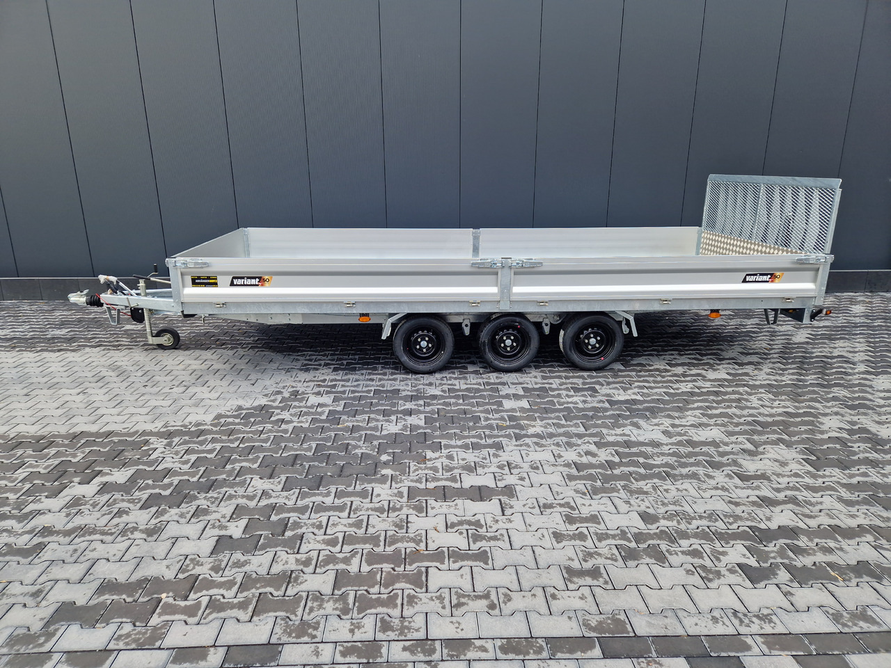 Variant Maschinentransporter 3553 UX Maxi LOAD blackline LED Tridem Parabel 3500kg - Maskintrailer: billede 2 Variant Maschinentransporter 3553 UX Maxi LOAD blackline LED Tridem Parabel 3500kg - Maskintrailer: billede 2