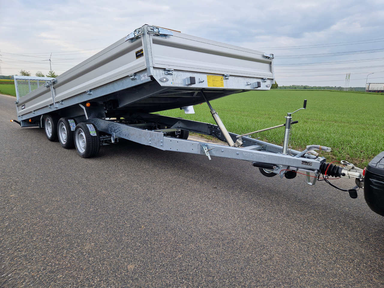 Variant Maschinentransporter 3553 UX Maxi Load LED Tridem Parabelfeder 3500kg Modell 2024 - Tipvogn påhængsvogn: billede 1 Variant Maschinentransporter 3553 UX Maxi Load LED Tridem Parabelfeder 3500kg Modell 2024 - Tipvogn påhængsvogn: billede 1