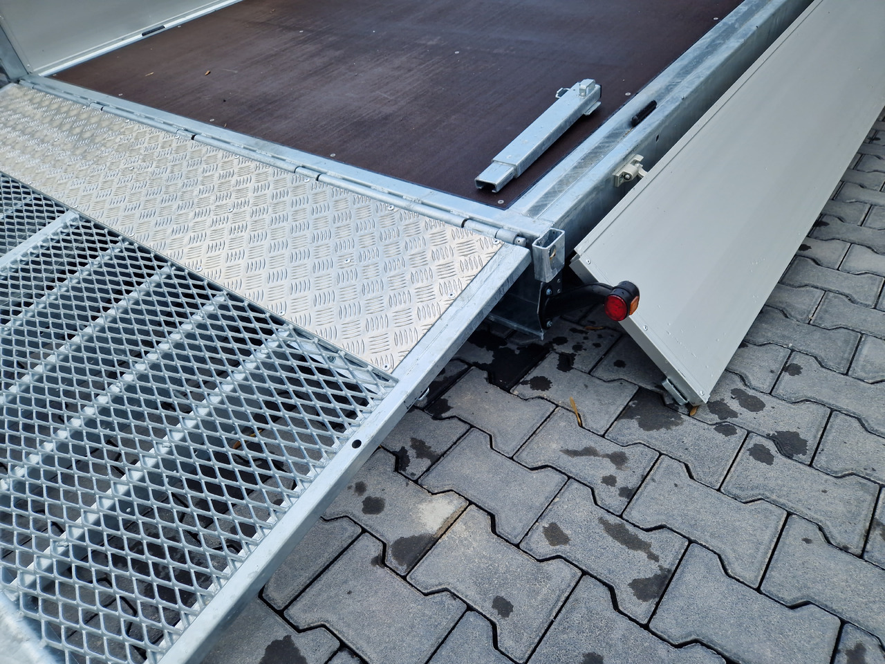 Variant Maschinentransporter 3563 UX Maxi Load 620x210x30cm LED Tridem Parabel black 3500kg - Maskintrailer: billede 4 Variant Maschinentransporter 3563 UX Maxi Load 620x210x30cm LED Tridem Parabel black 3500kg - Maskintrailer: billede 4