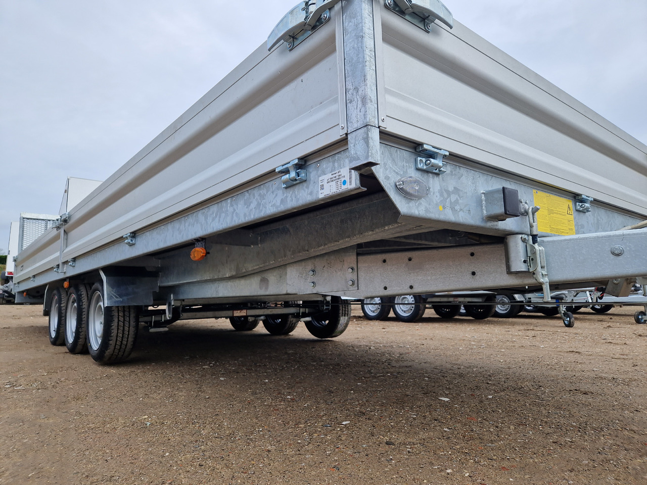 Variant Maschinentransporter 3563 UX Maxi Load 620x210x30cm LED Tridem Parabelfeder 3500kg Modell 24 - Maskintrailer: billede 4 Variant Maschinentransporter 3563 UX Maxi Load 620x210x30cm LED Tridem Parabelfeder 3500kg Modell 24 - Maskintrailer: billede 4