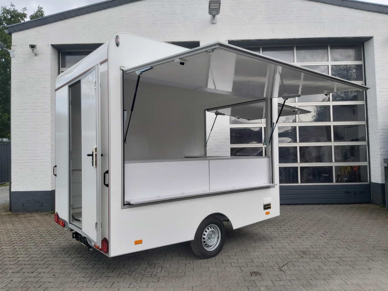 Verkaufsanhänger VK 302 200 aero retro 300cm 2 Verkaufsklappen Multi Theke 230V PVC Boden (M) 1300kg - Salgsvogn: billede 4 Verkaufsanhänger VK 302 200 aero retro 300cm 2 Verkaufsklappen Multi Theke 230V PVC Boden (M) 1300kg - Salgsvogn: billede 4