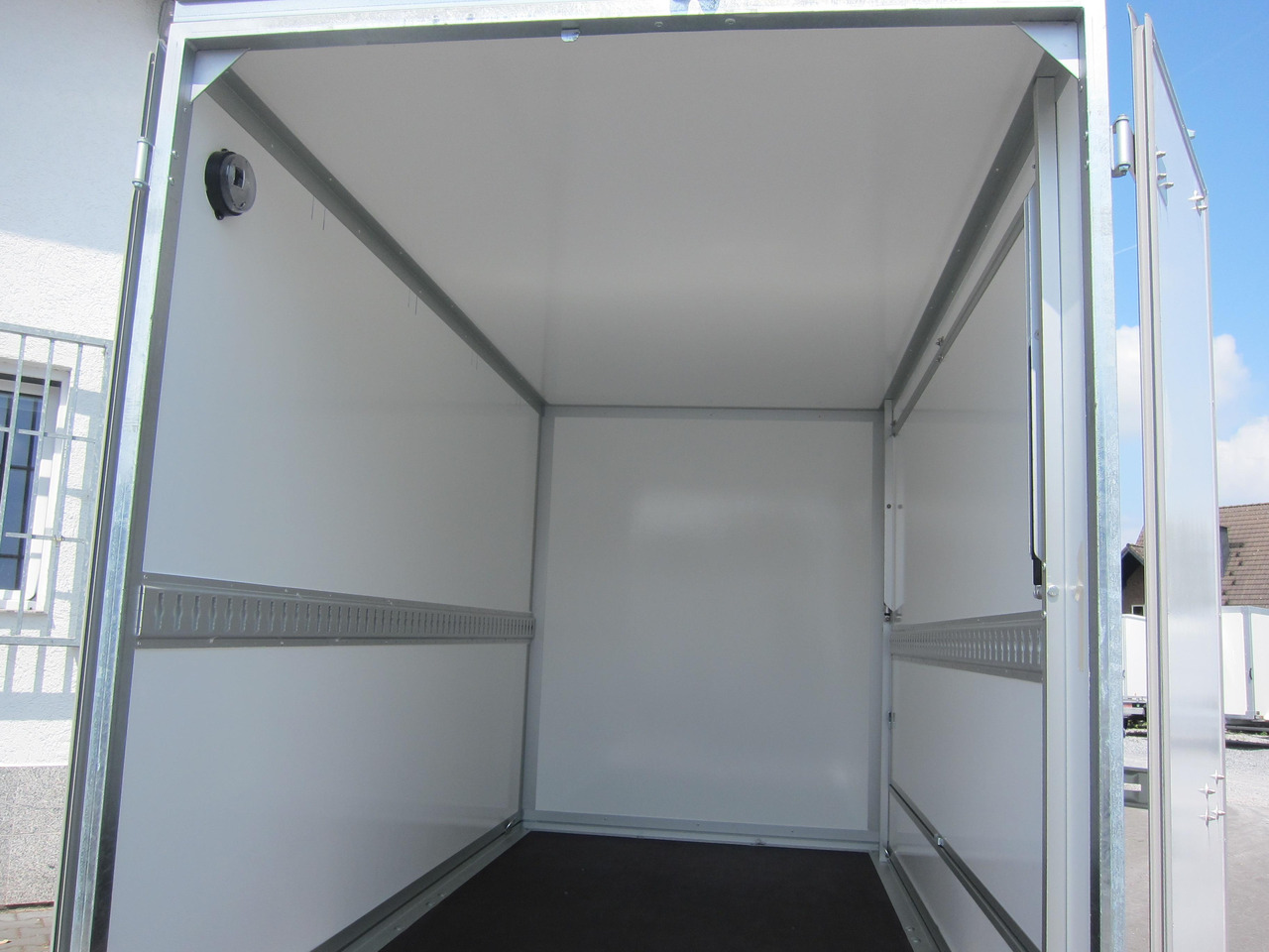 WM Meyer Koffer AZ 1330/151 S35 +Seitenklappe Zurrsystem (M) 1300kg - Varevogn påhængsvogn: billede 5 WM Meyer Koffer AZ 1330/151 S35 +Seitenklappe Zurrsystem (M) 1300kg - Varevogn påhængsvogn: billede 5