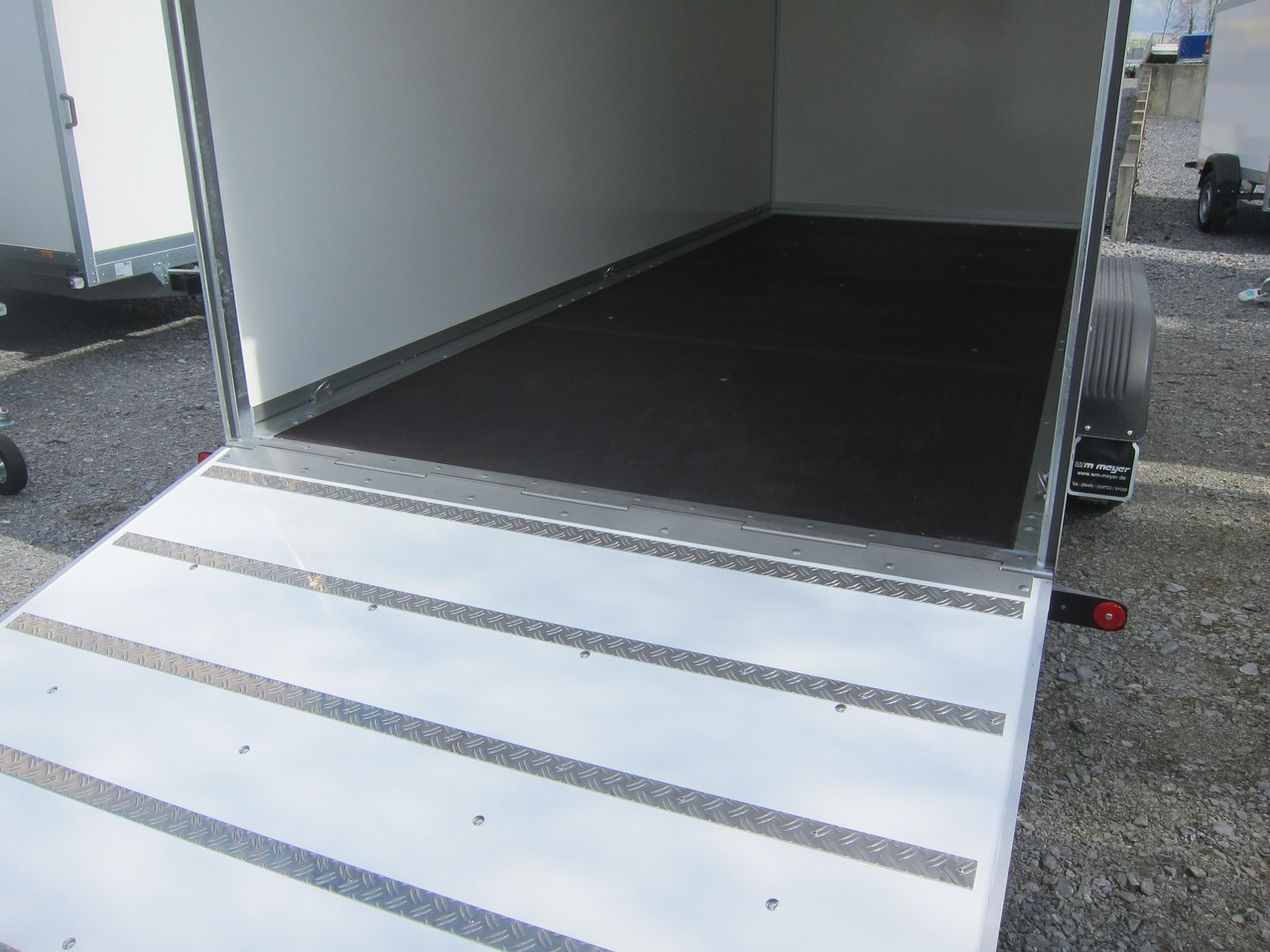 WM Meyer Koffer AZ 3560/200 S40 601x200x225cm extrahoch Heckrampe 3500kg preorder Aktion - Varevogn påhængsvogn: billede 2 WM Meyer Koffer AZ 3560/200 S40 601x200x225cm extrahoch Heckrampe 3500kg preorder Aktion - Varevogn påhængsvogn: billede 2
