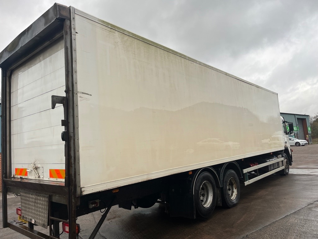 Volvo FM9 300 Euro 4 - Varebil med kasse: billede 3 Volvo FM9 300 Euro 4 - Varebil med kasse: billede 3