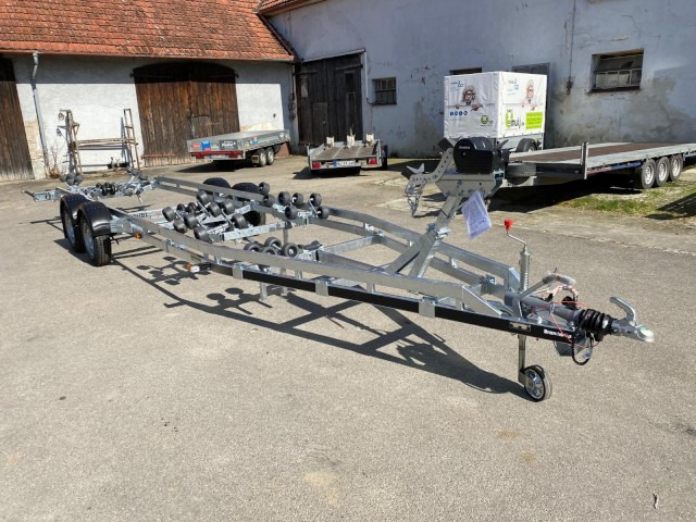 Brenderup Brenderup Premium Bootsanhänger 303500TB SRX mit Superrollen, 3,5 to. 8,7m/ 30 Fuß - Bådtrailer: billede 1 Brenderup Brenderup Premium Bootsanhänger 303500TB SRX mit Superrollen, 3,5 to. 8,7m/ 30 Fuß - Bådtrailer: billede 1