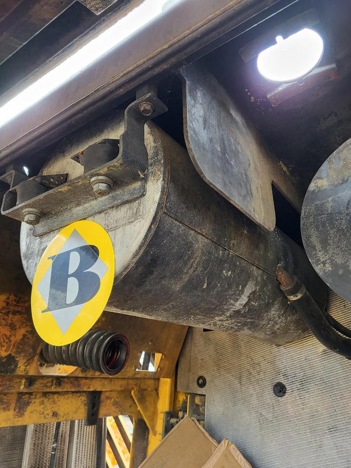 Volvo silencer - Reservedel for Læssemaskine: billede 3 Volvo silencer - Reservedel for Læssemaskine: billede 3