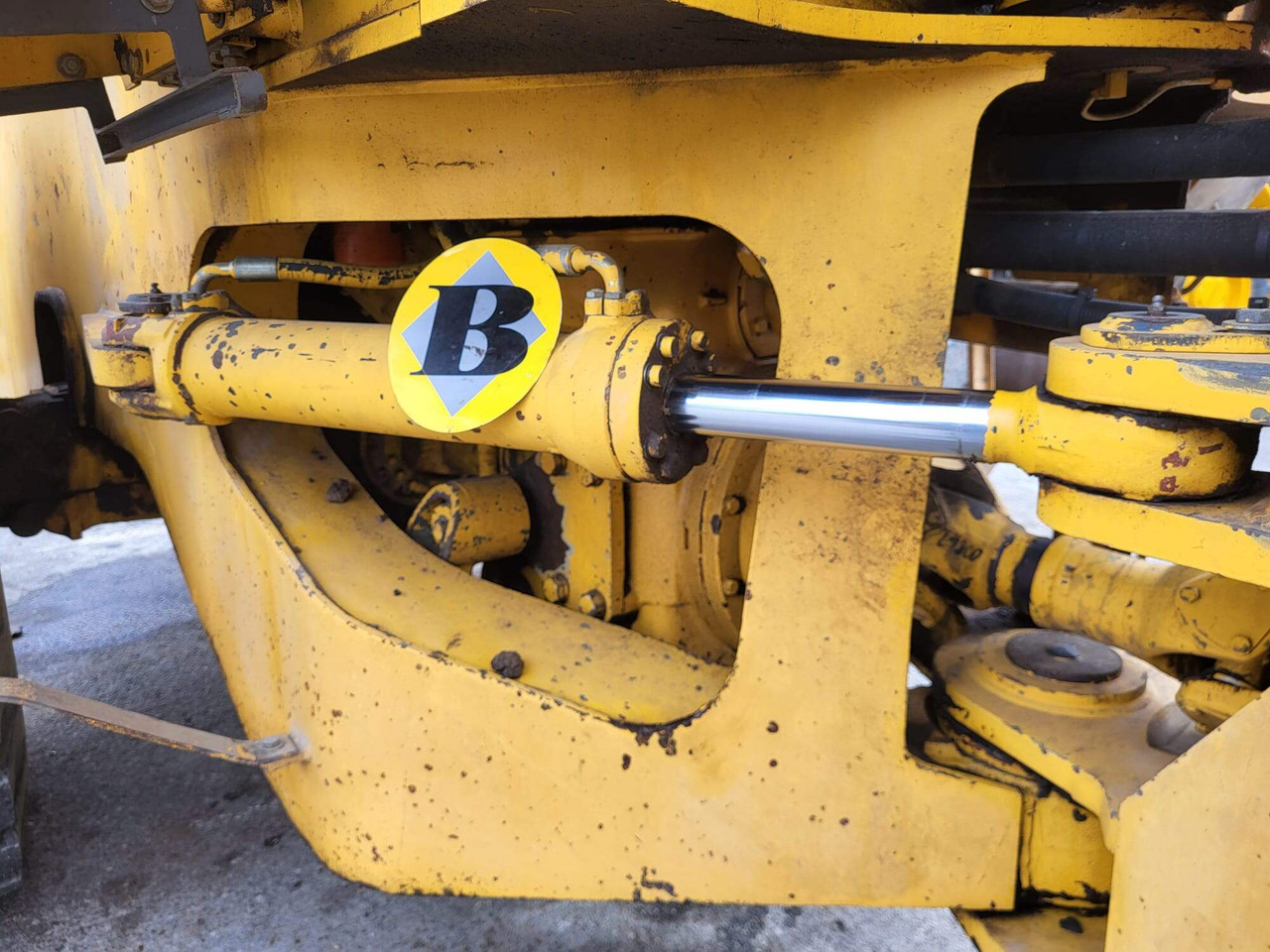 Volvo hydraulic cylinder - Hydraulisk cylinder for Læssemaskine: billede 1 Volvo hydraulic cylinder - Hydraulisk cylinder for Læssemaskine: billede 1