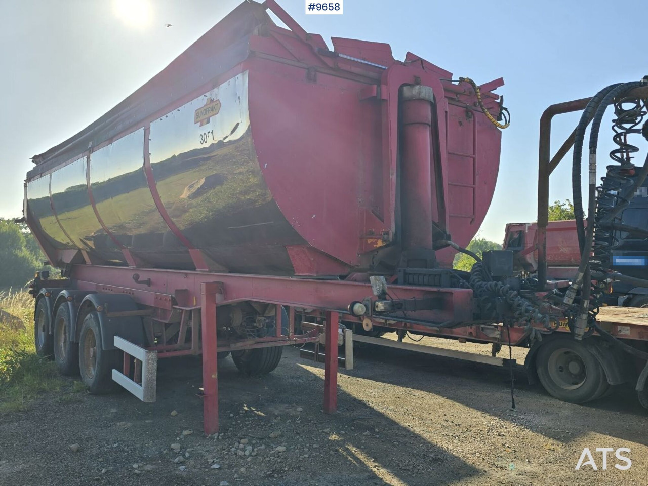 Asphalt trailer Parator STI 17-24 - Tipvogn sættevogn, Asfaltudlægningmaskine: billede 2 Asphalt trailer Parator STI 17-24 - Tipvogn sættevogn, Asfaltudlægningmaskine: billede 2