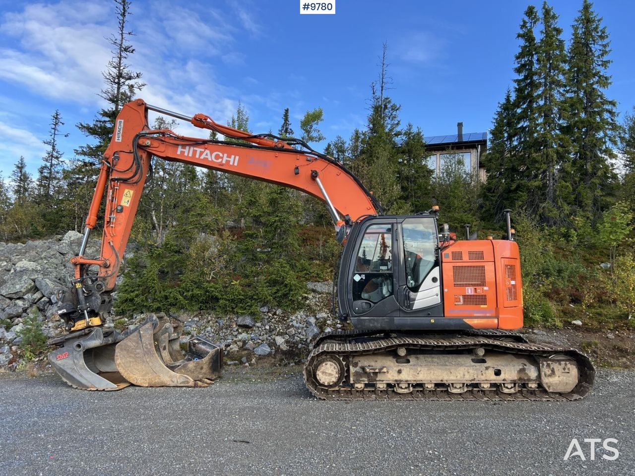 Hitachi ZX 225 US LC-L with excavation system and attachments - Bæltegravemaskine: billede 2 Hitachi ZX 225 US LC-L with excavation system and attachments - Bæltegravemaskine: billede 2