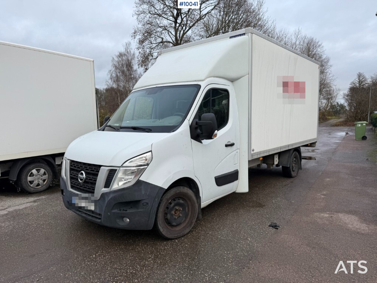 Nissan NV 400 with tail lift - Varebil med kasse: billede 1 Nissan NV 400 with tail lift - Varebil med kasse: billede 1