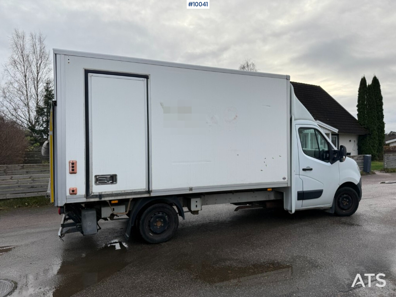 Nissan NV 400 with tail lift - Varebil med kasse: billede 2 Nissan NV 400 with tail lift - Varebil med kasse: billede 2