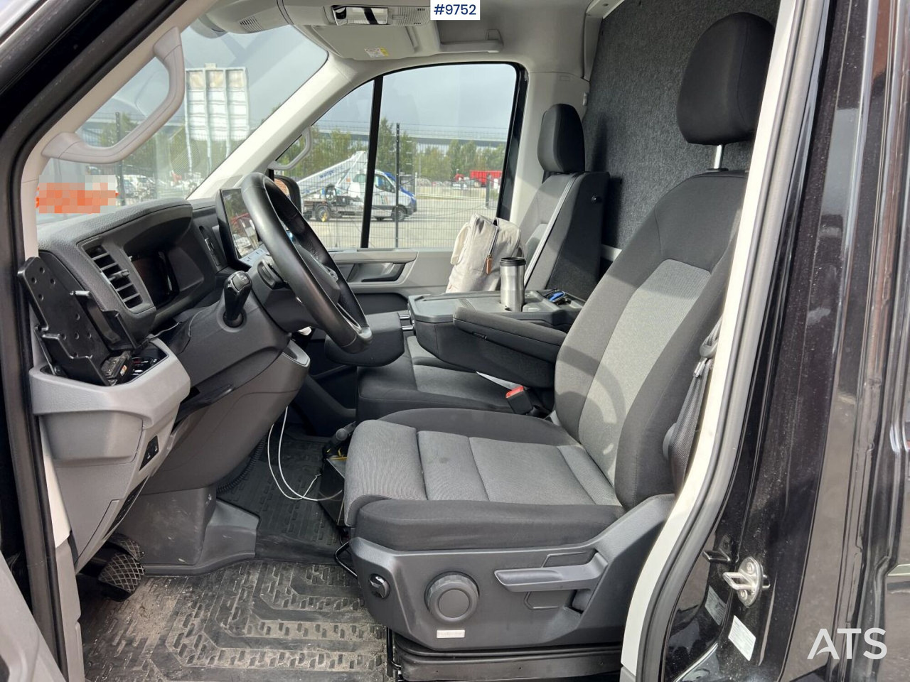 Volkswagen Crafter with tail lift - Varebil med kasse: billede 3 Volkswagen Crafter with tail lift - Varebil med kasse: billede 3