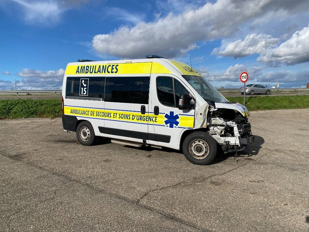 Fiat LES DAUPHINS/DUCATO TORINO 2.3M-Jet 160 endommagée - Ambulance: billede 3 Fiat LES DAUPHINS/DUCATO TORINO 2.3M-Jet 160 endommagée - Ambulance: billede 3
