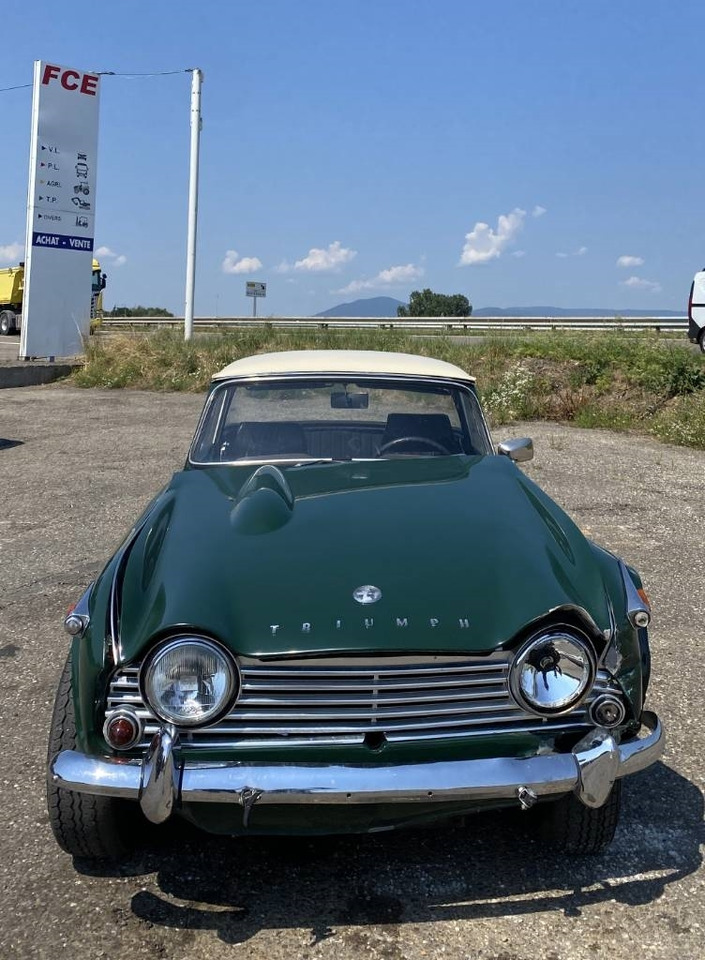 Triumph TR4-A + Hard Top / OldTimer endommagé - Bil: billede 2 Triumph TR4-A + Hard Top / OldTimer endommagé - Bil: billede 2