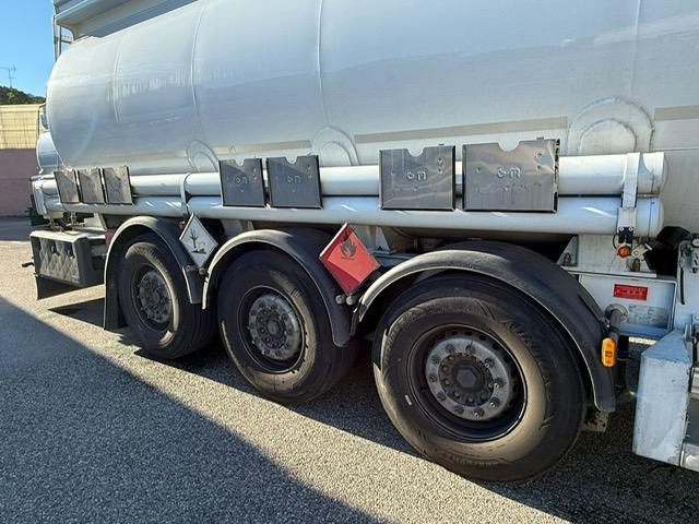 Magyar CITERNE CARBURANT 41000 LITRES 39 T - Tanksættevogn: billede 2 Magyar CITERNE CARBURANT 41000 LITRES 39 T - Tanksættevogn: billede 2