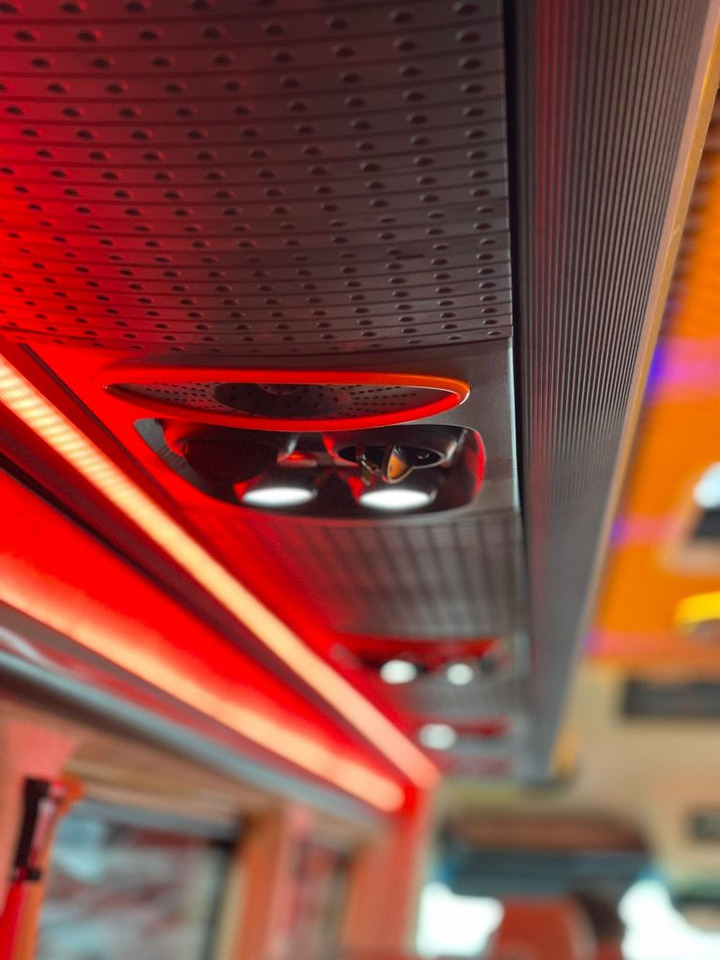 Leje en Mercedes Sprinter 519 CDI 2.2L Diesel Automatic VIP Mercedes Sprinter 519 CDI 2.2L Diesel Automatic VIP: billede 8