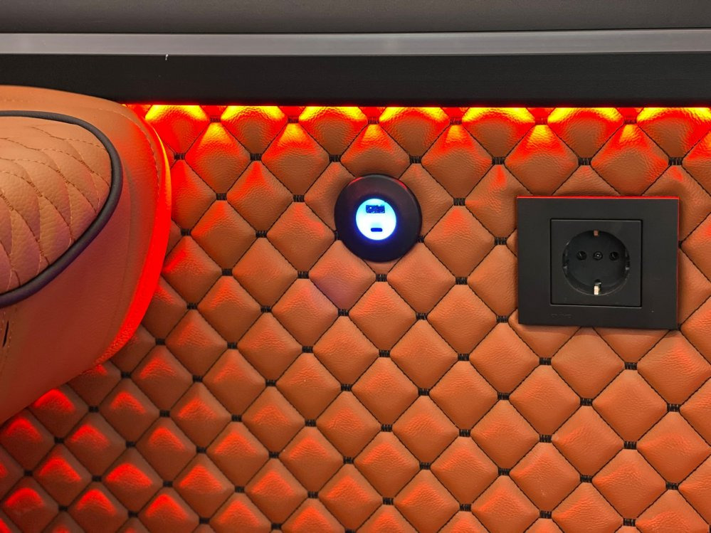 Leje en Mercedes Sprinter 519 CDI 2.2L Diesel Automatic VIP Mercedes Sprinter 519 CDI 2.2L Diesel Automatic VIP: billede 7