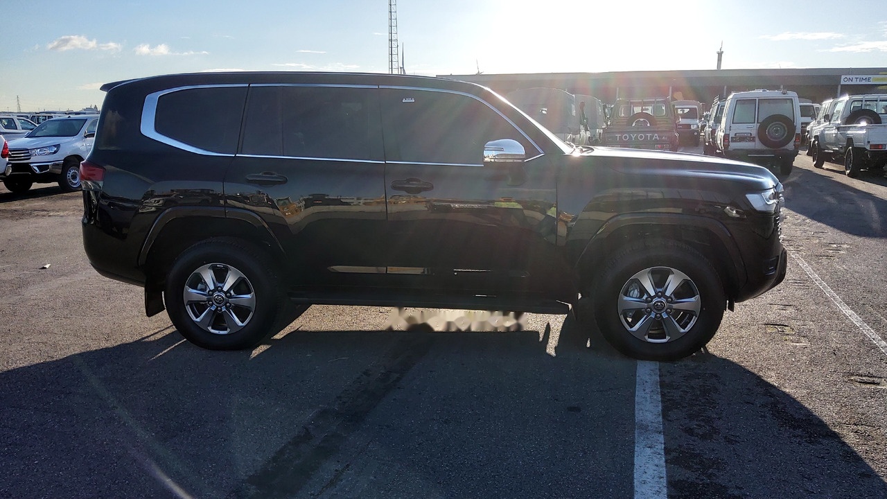 Toyota Land Cruiser 300 V6 VX 7 SEATERS / PLACES 3.5L Petrol Automatic VXVHO - SUV: billede 3 Toyota Land Cruiser 300 V6 VX 7 SEATERS / PLACES 3.5L Petrol Automatic VXVHO - SUV: billede 3