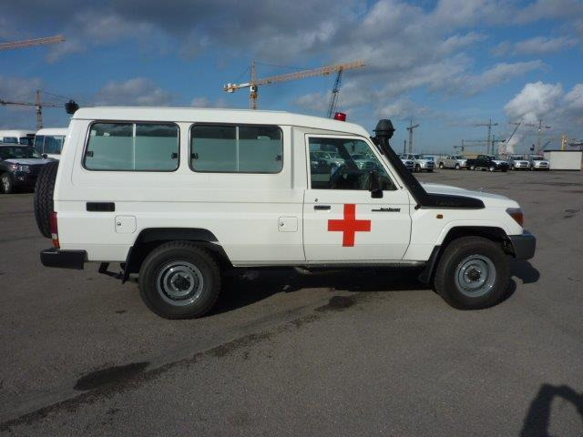 Toyota Land Cruiser 78 Metal top hzj 78 ambulance 4.2L Diesel Manual - SUV: billede 5 Toyota Land Cruiser 78 Metal top hzj 78 ambulance 4.2L Diesel Manual - SUV: billede 5