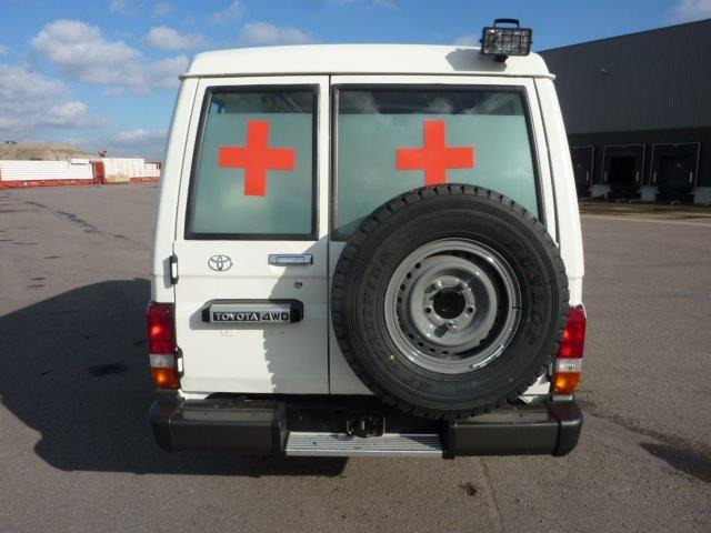 Toyota Land Cruiser 78 Metal top hzj 78 ambulance 4.2L Diesel Manual - SUV: billede 3 Toyota Land Cruiser 78 Metal top hzj 78 ambulance 4.2L Diesel Manual - SUV: billede 3