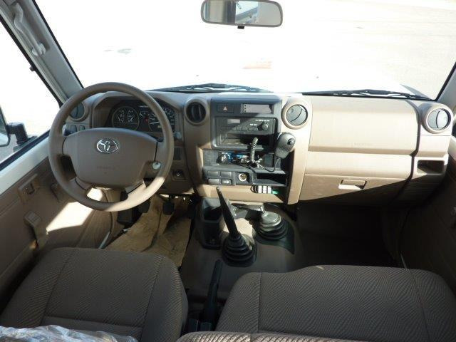 Toyota Land Cruiser 78 Metal top hzj 78 ambulance 4.2L Diesel Manual - SUV: billede 4 Toyota Land Cruiser 78 Metal top hzj 78 ambulance 4.2L Diesel Manual - SUV: billede 4